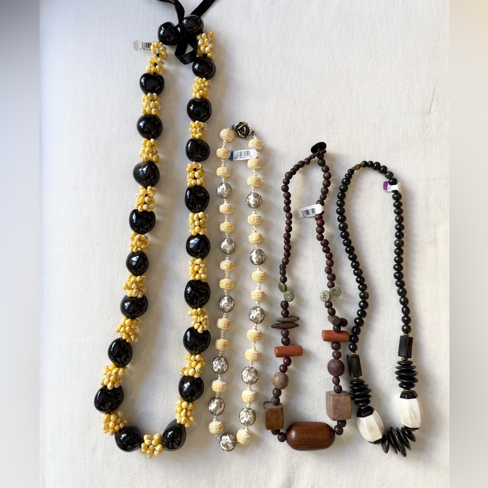 Vintage: 4 pc costume jewelry necklace lot (wood and plastic beaded necklaces)